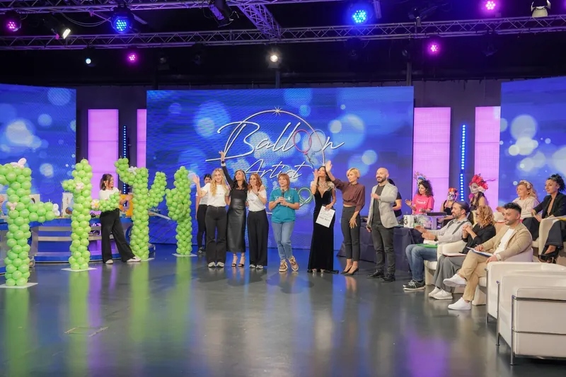 Lo studio del programma durante la puntata, con le composizioni in gara